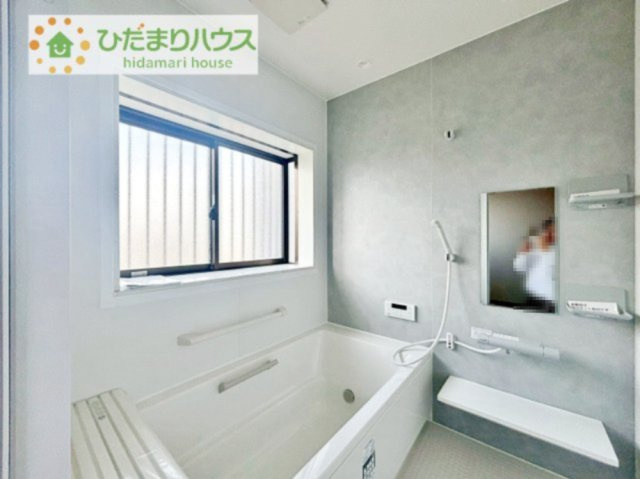 【浴室】 | 下妻市江　中古戸建 | 何歳まで一緒に入ってくれるだろうか・・・。広いお風呂は、お子様と一緒に入るバスタイムがより楽しくなります。