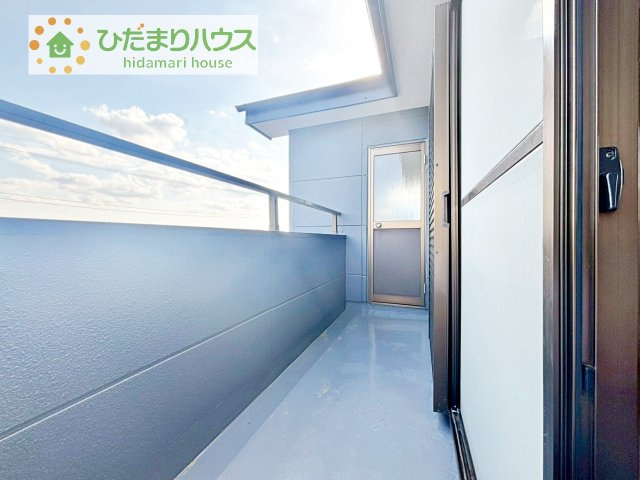 【バルコニー】 | 下妻市江　中古戸建 | 広々としたバルコニー。お洗濯物もぜーんぶ干せちゃいます！！