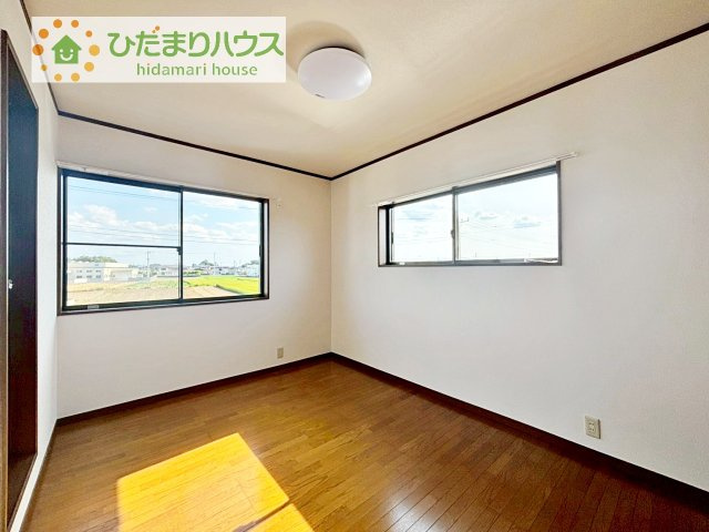 【洋室】 | 下妻市江　中古戸建 | 机にベットを置けば子供部屋の完成です！