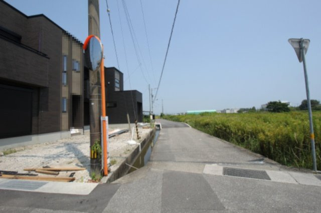 大そねⅥ　5号棟　新築戸建（全5区画）の前面道路含む現地写真|南側　　