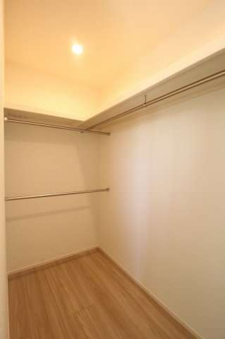 南国市大そねⅥ　5号棟　新築戸建（全5区画）の前面道路含む現地写真