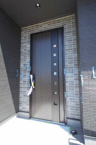 南国市大そねⅥ　5号棟　新築戸建（全5区画）の玄関