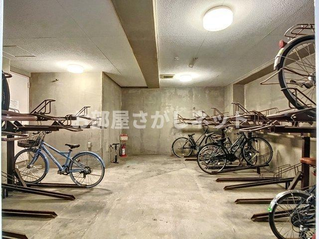 ラグジュアリーアパートメント三田慶大前【おとり物件なし】#学生・社会人にオススメ！のその他共用部分|駐輪場