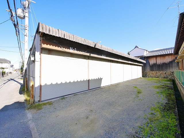 コスモス産業山添シャッター付きガレージ
