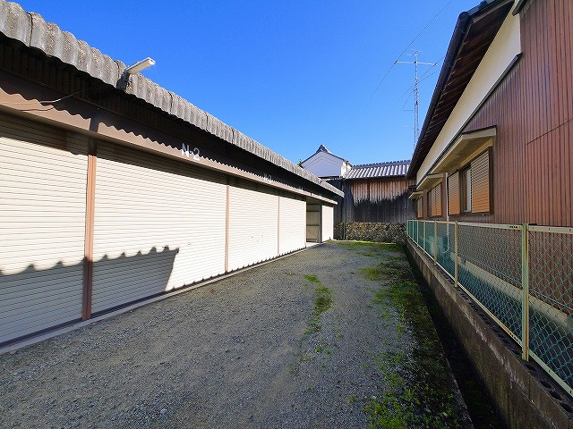 コスモス産業山添シャッター付きガレージ