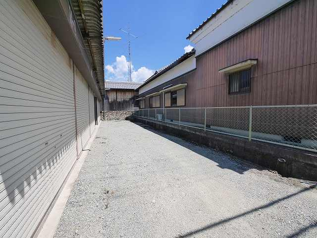 コスモス産業山添シャッター付きガレージ