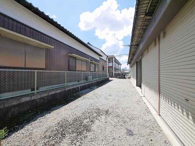 コスモス産業山添シャッター付きガレージ