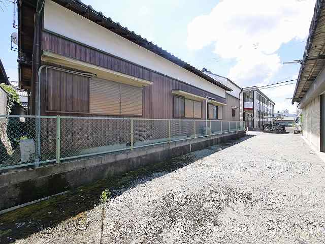コスモス産業山添シャッター付きガレージ