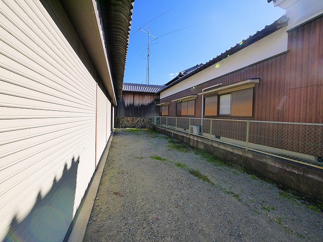 コスモス産業山添シャッター付きガレージ