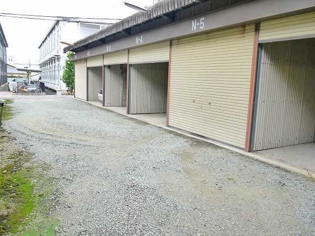 コスモス産業山添シャッター付きガレージ