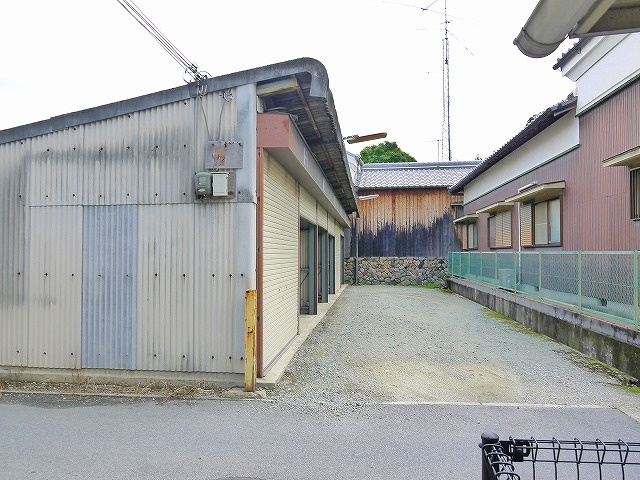 コスモス産業山添シャッター付きガレージ