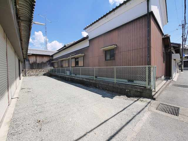 コスモス産業山添シャッター付きガレージ