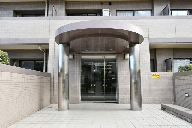 パークハイツ大宮宮原のエントランス|難しいイメージの住宅ローンは経験スタッフが丁寧にお手伝いしますのでご安心下さい。「家を買って終わり」ではなく、「買ってからがスタート」と考え、一人ひとりにあった資金計画やプランをご提案致します！
