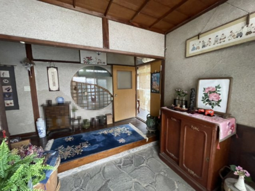中古戸建　岩国市門前町3丁目（建物４棟）の玄関