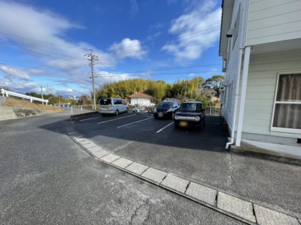 丘ハイツ（隣地畑同時売却）の駐車場