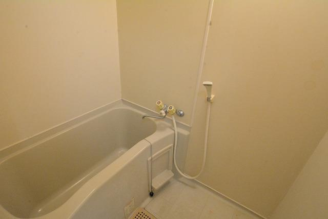 オアシスビル【キャッシュバック対象】の浴室|落ち着いた空間のお風呂です