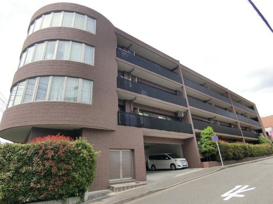 川崎市麻生区南黒川の賃貸マンションのエントランス