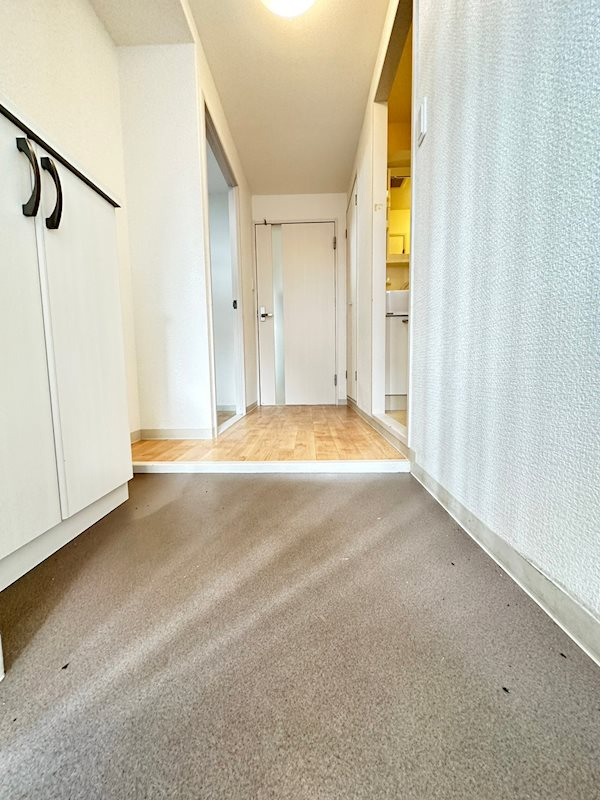 ユニーブル六甲南棟の玄関