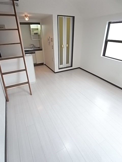 パレス甲東園の居間・リビング