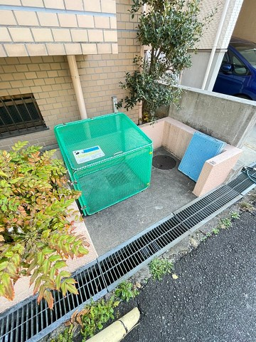 甲東イーストマンションの外観