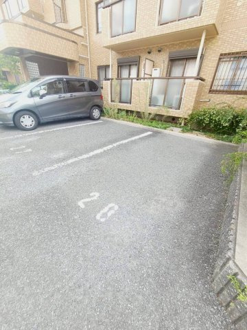 コンフォール広田の駐車場