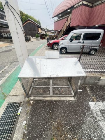 ハイツ小町の駐車場