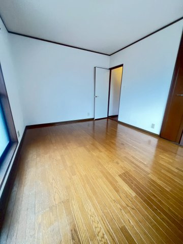 ハイツ小町の居間・リビング