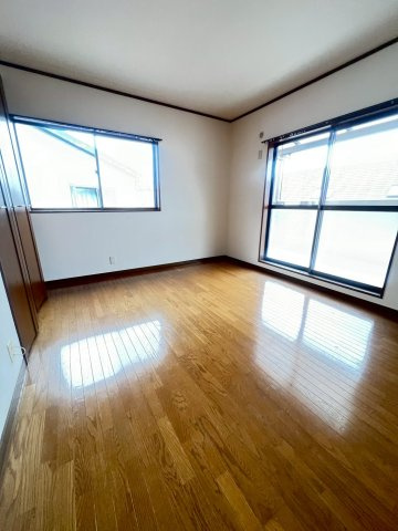 ハイツ小町の居間・リビング