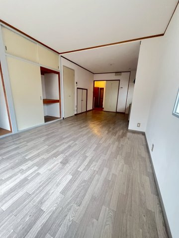 ハイツ小町の居間・リビング