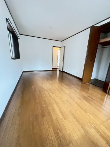 ハイツ小町の居間・リビング