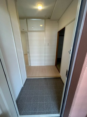 UR武庫川 28号棟の玄関