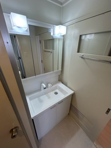 UR武庫川 28号棟の洗面所