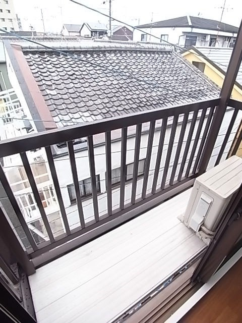 メゾンA・Yのバルコニー|暖かな日差しのふりそそぐバルコニー