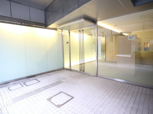 プラウドフラット白金高輪のエントランス