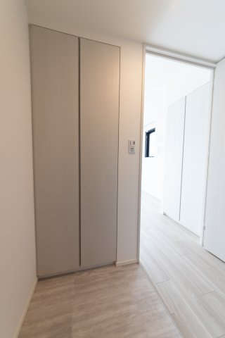 プラウドフラット浅草トレサージュの玄関