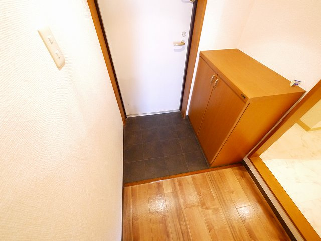 リジェール菅原の玄関|収納もある玄関です