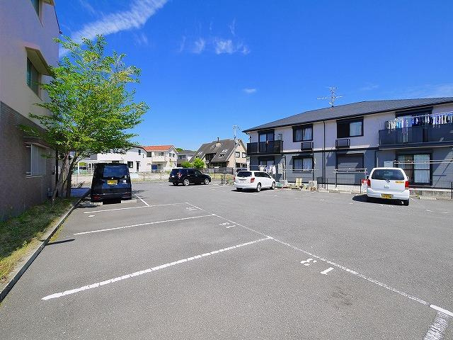 リジェール菅原の駐車場|駐車場完備です