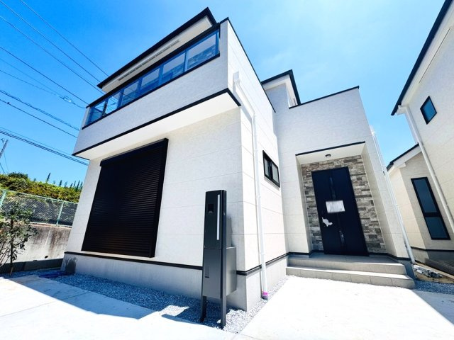 【外観】 | 板橋区成増4丁目　新築一戸建住宅　全3棟（成増店） | 商業施設が充実した生活利便性の高い立地。スーパーやドラッグストア、コンビニなど多彩な買物施設が身近に揃い、日々のお買い物も快適です。