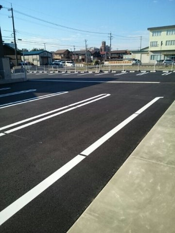 ウェルピアピープルタウン鯖江東の駐車場