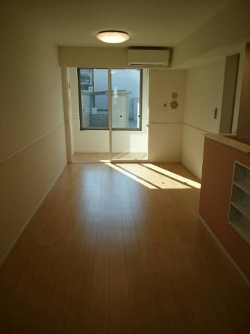 ウェルピアピープルタウン鯖江東の居間・リビング