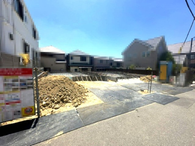 【外観】 | Terrechez豊中市待兼山町1期　1号棟 | 並列2台駐車可能なゆとりのカースペース有(車種による)。（5月17日撮影）