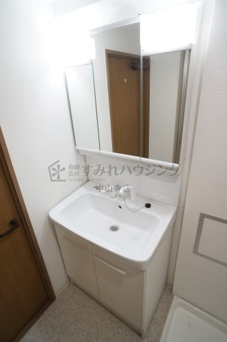 ファミール安倉の洗面所