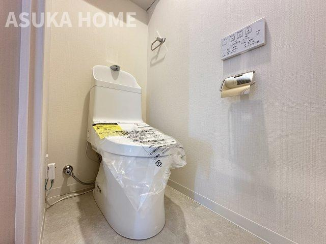 レクセル保土ヶ谷のトイレ|新規交換済の温水洗浄便座付きです。