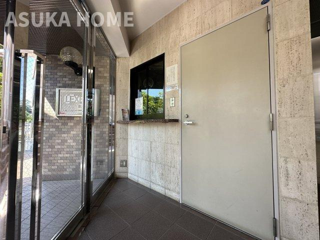 レクセル保土ヶ谷のその他共用部分|綺麗に整備されたエントランス部分です。セキュリティー面でも安心のオートロックを完備！