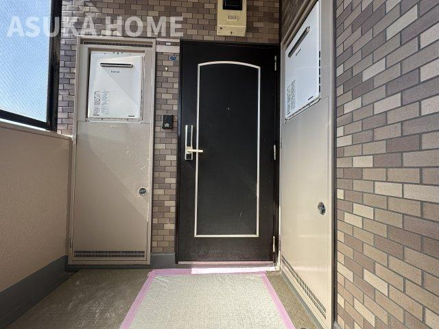 レクセル保土ヶ谷の玄関|突き当りの角部屋なのでプライベート性◎なお部屋です。