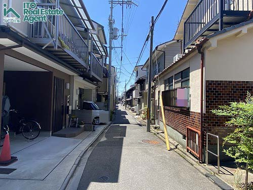 紫野中柏野町 建築条件無し 土地の前面道路含む現地写真