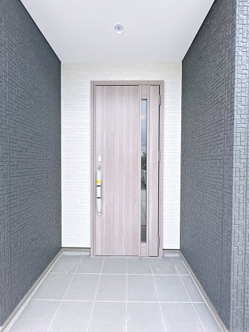 新築戸建・新築建売　玉村町斎田第2期　玉村小学校・玉村中学校の玄関|モニター付きインターホンで訪問者を確認できるので、防犯対策やプライバシー保護など安心です！