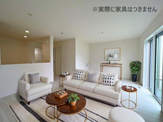 新築戸建・新築建売　玉村町斎田第2期　玉村小学校・玉村中学校の居間・リビング|画像はバーチャルホームステージングの加工による演出で、実際の家具は付きません。