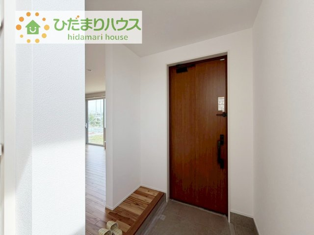 【玄関】 | 坂東市馬立　中古戸建 | 玄関が広いので親子で並んで仲良く靴が履けますね(^^)/