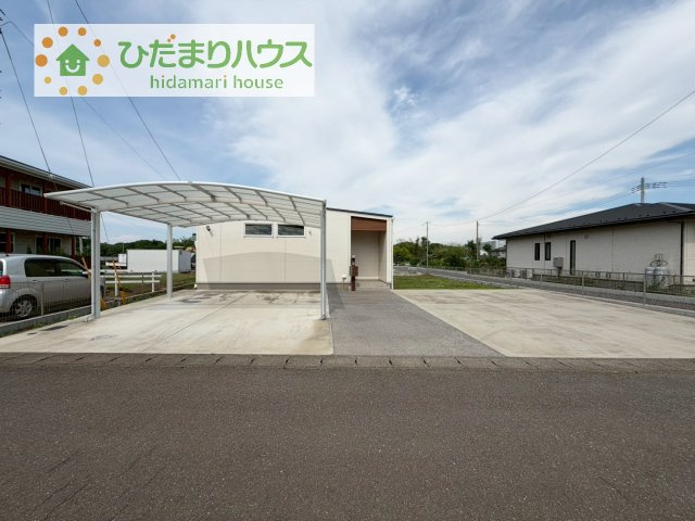 【駐車場】 | 坂東市馬立　中古戸建 | マイホームなら駐車場代がかかりません！しかも、自宅の駐車場で洗車ができます！今までコイン洗車に行っていた手間も省けて、節約にもつながります(^^♪